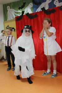 UPIORNY KABARECIK ZAPRASZA