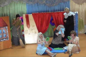 TEATR RODZICÓW PRZEDSTAWIA KOPCIUSZKA