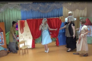 TEATR RODZICÓW PRZEDSTAWIA KOPCIUSZKA
