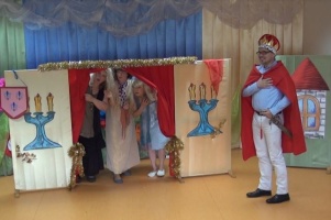 TEATR RODZICÓW PRZEDSTAWIA KOPCIUSZKA