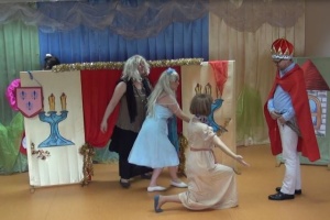 TEATR RODZICÓW PRZEDSTAWIA KOPCIUSZKA