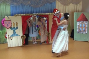 TEATR RODZICÓW PRZEDSTAWIA KOPCIUSZKA