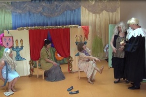 TEATR RODZICÓW PRZEDSTAWIA KOPCIUSZKA