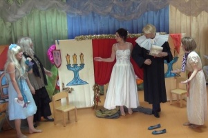 TEATR RODZICÓW PRZEDSTAWIA KOPCIUSZKA