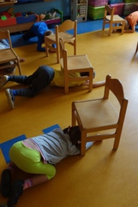 NA KRZESEŁKU I Z WORECZKIEM