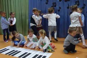CHWILKA Z MUZYKĄ CHOPINA