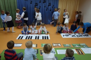 CHWILKA Z MUZYKĄ CHOPINA