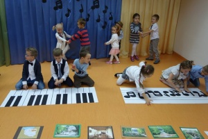 CHWILKA Z MUZYKĄ CHOPINA