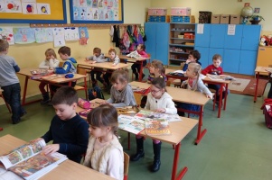W PODSKOKACH DO SZKOŁY
