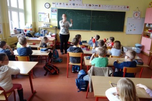 W PODSKOKACH DO SZKOŁY