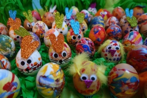 TĘCZOWE PISANKI