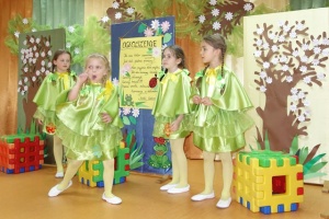 O ŻABKACH W CZERWONYCH CZAPKACH