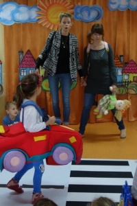 RUCH DROGOWY PROSTA SPRAWA DLA SEZAMKA JEST ZABAWA