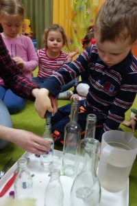 KWIECISTE EKSPERYMENTY