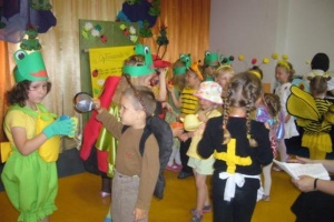 O żabkach w czerwonych czapkach