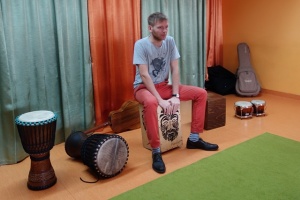 INSTRUMENTY Z RÓŻNYCH STRON ŚWIATA