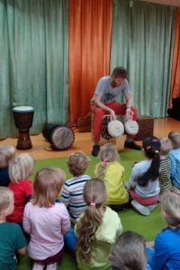 INSTRUMENTY Z RÓŻNYCH STRON ŚWIATA