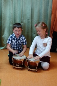 INSTRUMENTY Z RÓŻNYCH STRON ŚWIATA