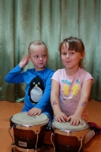 INSTRUMENTY Z RÓŻNYCH STRON ŚWIATA