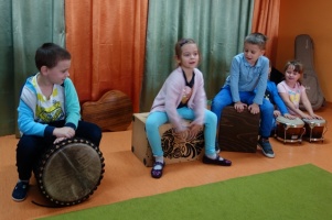 INSTRUMENTY Z RÓŻNYCH STRON ŚWIATA