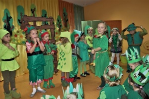ZIELONY KAPTUREK I LEŚNE LUDKI