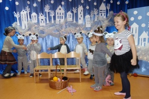 O KRASNALKACH I KOLOROWYCH KULKACH