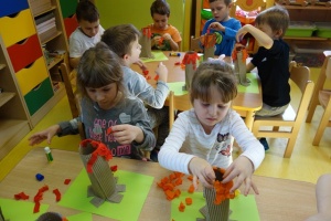 W KRAINIE DINOZAURÓW. WULKANY I DINOZAURY