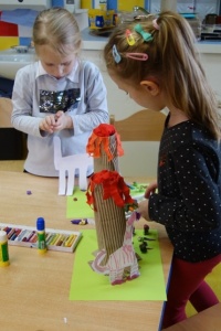 W KRAINIE DINOZAURÓW. WULKANY I DINOZAURY