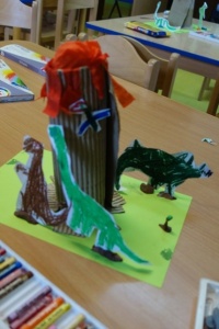 W KRAINIE DINOZAURÓW. WULKANY I DINOZAURY