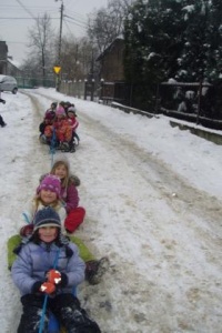 ZIMOWE IGRASZKI NA ŚNIEGU