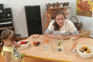 CO PŁYWA CO TONIE