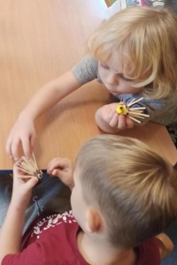 TUPTA SOBIE MAŁY JEŻ