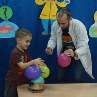 MROŹNE DOŚWIADCZENIA W FABRYCE WIEDZY (9)