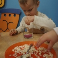 MALUSZKI TWORZĄ ŚWIECZUSZKI (5)