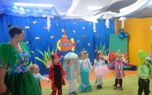 MAŁE SZPROTKI NA WIELKIM PODWODNYM BALU (12)