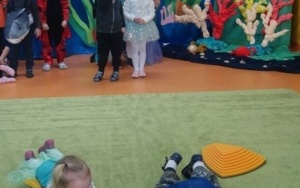 MAŁE SZPROTKI NA WIELKIM PODWODNYM BALU (4)