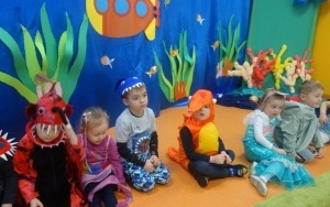 MAŁE SZPROTKI NA WIELKIM PODWODNYM BALU (2)