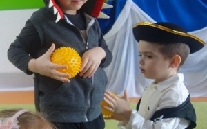 MAŁE SZPROTKI NA WIELKIM PODWODNYM BALU (3)