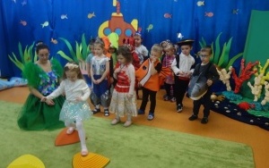 MAŁE SZPROTKI NA WIELKIM PODWODNYM BALU (5)