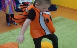MAŁE SZPROTKI NA WIELKIM PODWODNYM BALU (6)