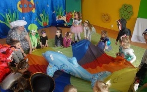 MAŁE SZPROTKI NA WIELKIM PODWODNYM BALU (6)