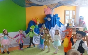 MAŁE SZPROTKI NA WIELKIM PODWODNYM BALU (9)