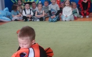MAŁE SZPROTKI NA WIELKIM PODWODNYM BALU (12)