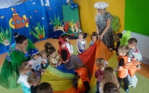 MAŁE SZPROTKI NA WIELKIM PODWODNYM BALU (13)