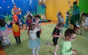 MAŁE SZPROTKI NA WIELKIM PODWODNYM BALU (10)