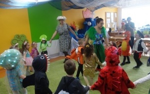MAŁE SZPROTKI NA WIELKIM PODWODNYM BALU (7)