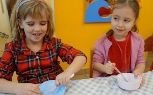 SPÓJRZ PRZEZ BROKATOWĄ SZYBKĘ (15)