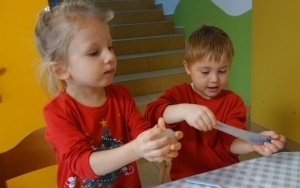 SPÓJRZ PRZEZ BROKATOWĄ SZYBKĘ (7)