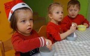SPÓJRZ PRZEZ BROKATOWĄ SZYBKĘ (16)