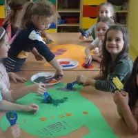 DINOZAURY NABIERAJĄ KOLORÓW (1)